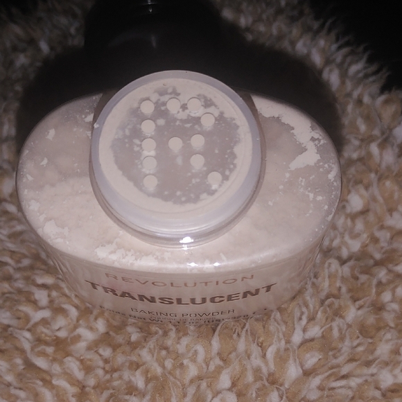 Revolution Translucent Baking Powder - Picture 4 of 4